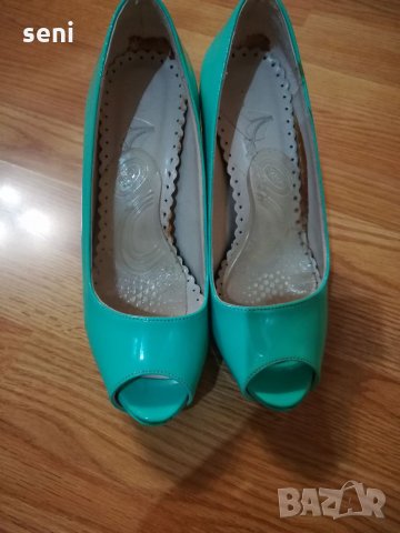 Лачени обувки тюркоаз