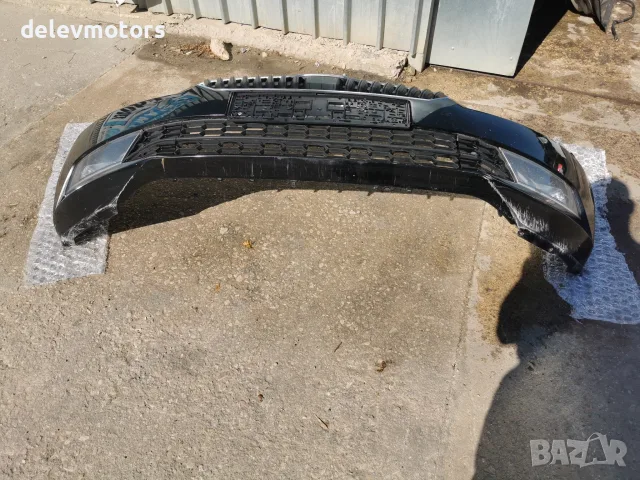 Предна броня с предна решетка и декоративни вложки Тъмносин металик; хромирана рамка на решетката и