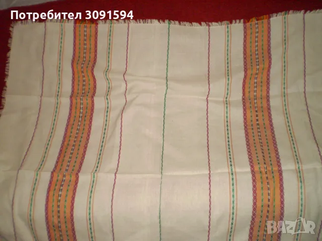 Традиционен българска  покривка в бяло многоцветни мотиви