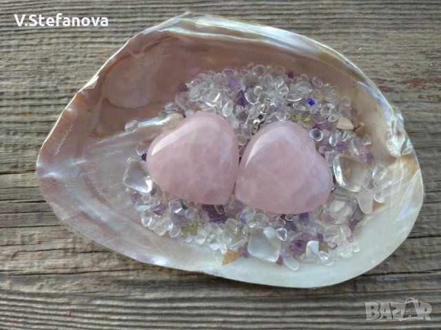 2 сърца от розов кварц за любов.