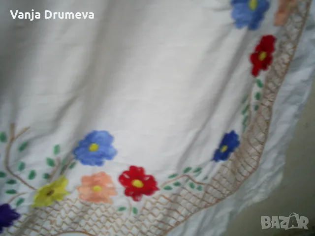 голяма ръчно бродирана покривка от 60-те години, снимка 7 - Покривки за маси - 47661118
