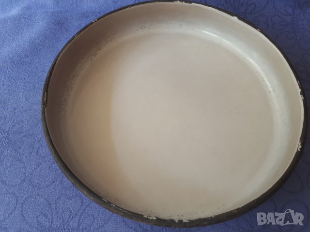 Емайлирана тава 31см. диаметър, 5 см. височина бежова