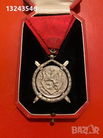 Орден медал за заслуга Цар Борис III 3 трети с кутия, снимка 2 - Антикварни и старинни предмети - 42899001
