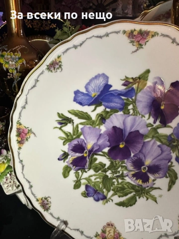 Royal Albert England  “ Теменужките” автор Sara Anne Schofield Код P2017 , снимка 2 - Декорация за дома - 53936970