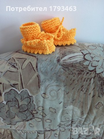 Ръчно плетени бебешки терлички, снимка 2 - Бебешки чорапи - 44444686