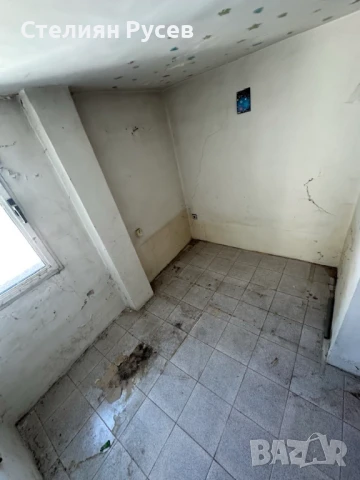 таванско помещение 10.5 кв.м - ЦЕНТЪР в гр. Силистра, етаж 7/7, ул. Плевен 24, срещу входа на училищ, снимка 3 - Апартаменти - 50034874