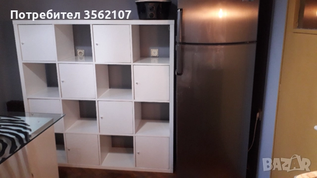 Етажерка KALLAX ИКЕА - 147x147cm с 8 броя вратички, снимка 2 - Етажерки - 52704281