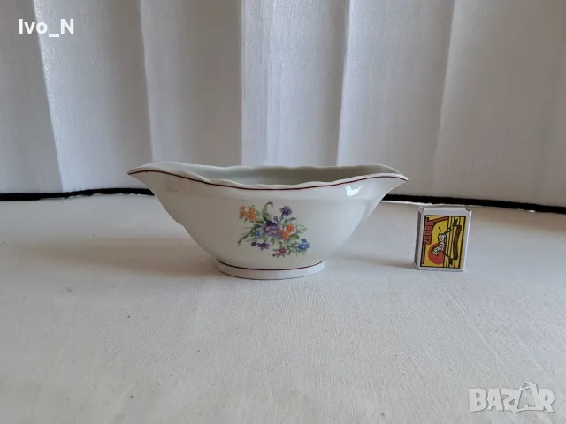 Порцеланова сосиера., снимка 2 - Антикварни и старинни предмети - 56056327