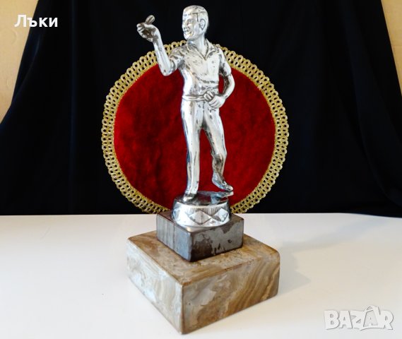 Статуетка от калай играч на дартс 3 кг. , снимка 2 - Статуетки - 39710705