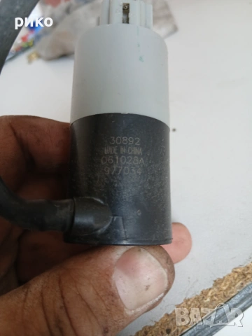 Помпичка течност чистачки Toyota, снимка 2 - Части - 54089736