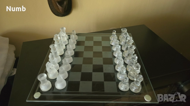 Шах - стъклени фигури. Нов, снимка 2 - Шах и табла - 51721538