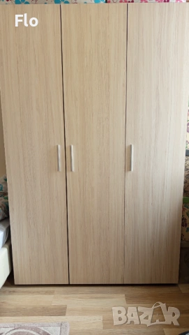 Трикрилен гардероб, бюро и легло