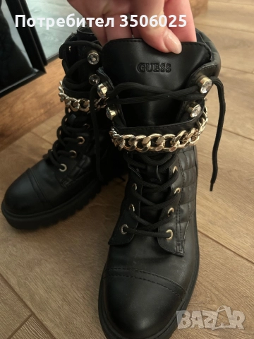 Продавам оригинални ботуши на Guess