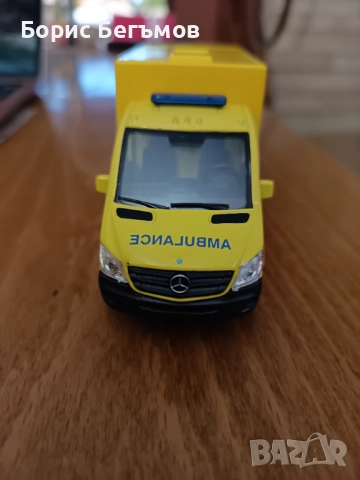 Количка WELLY MERCEDES-BENZ SPRINTER AMBULANCE 1:40, снимка 2 - Колекции - 52674862