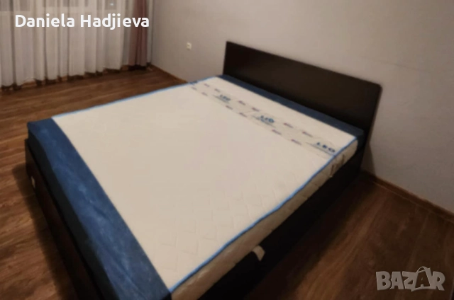 Спалня с матрак 