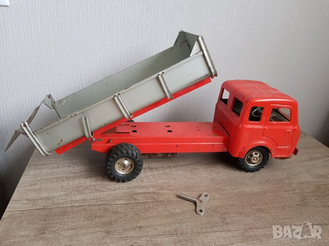 Голяма механична ламаринена играчка самосвал JOUSTRA 1958г, снимка 9 - Колекции - 36665641