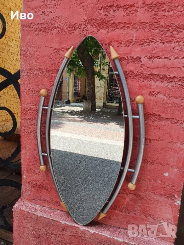 Немско огледало. Атрактивен, рядък модел. Височина 75см., ширина на огледалото 30см. и ширина на рам, снимка 2 - Огледала - 51996895