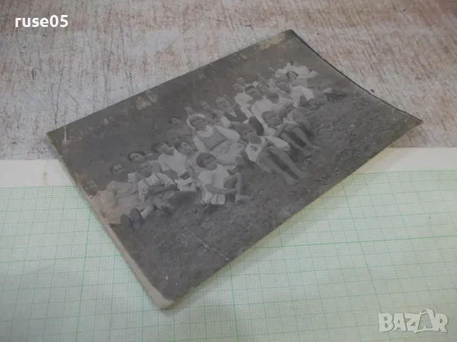 Снимка стара на група седнала на тревата, снимка 3 - Колекции - 48001978