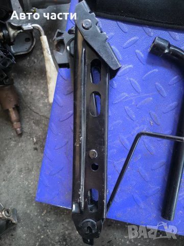 Комплект крик с кука и ключ за джанти - general motors(GM), снимка 2 - Части - 51138590