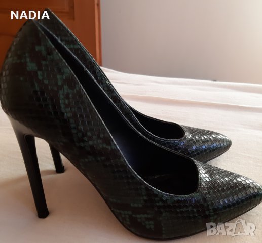 Обувки на ток в тъмнозелен цвят., снимка 1 - Дамски елегантни обувки - 30276853