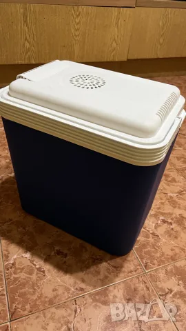 Хладилна чанта 30 L  12V, снимка 2 - Хладилни чанти - 56128844