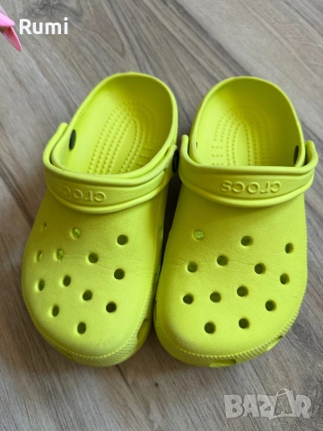 Оригинални електрикави цветни чехли Crocs ! 33 н, снимка 3 - Детски сандали и чехли - 53761183