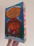 Градина "Крисмъс Трий"- Лори Гилмор с цветни порезки, снимка 1