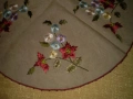 Винтидж  ретро покривка за маса с бродирани  цветя диаметър 72 см, снимка 2