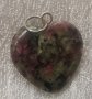 Висулка сърце от естествен камък-цоизит, снимка 1 - Колиета, медальони, синджири - 37848432