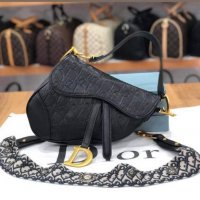 Дамска чанта Christian Dior код 64, снимка 1 - Чанти - 34321760
