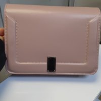 Модерна и стилна дамска чанта в нежни лачени цветове, снимка 3 - Чанти - 44326715