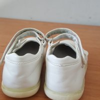 Детски бели обувки/ пантофки. Номер 25, снимка 4 - Детски обувки - 32037239