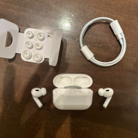 Слушалки на Apple Air Pods 2, снимка 4 - Bluetooth слушалки - 44559761