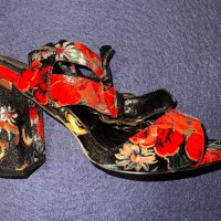 Сандали на платформи флорален дизайн, снимка 1 - Дамски обувки на ток - 40577902