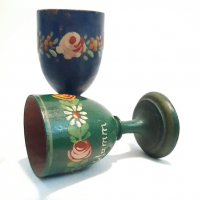 Винтидж дървени чаши за яйца, ръчно рисувани с очарователни детайли., снимка 2 - Антикварни и старинни предмети - 36574935