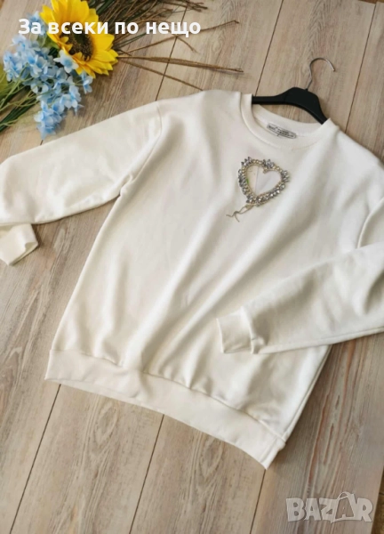 Дамска Бяла Блуза С Дълъг Ръкав С Декорация Сърце От Камъни Код I_29, снимка 1