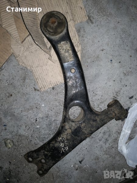 Носач преден десен Тойота Авенсис 2003г - 2007 г, снимка 1