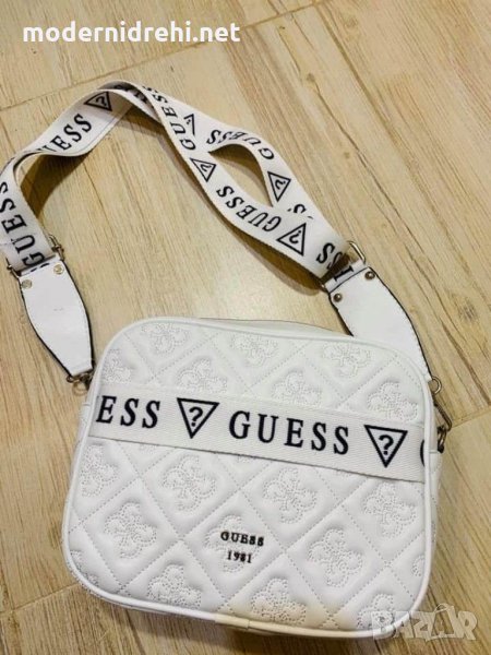 Бяла чанта Guess , снимка 1