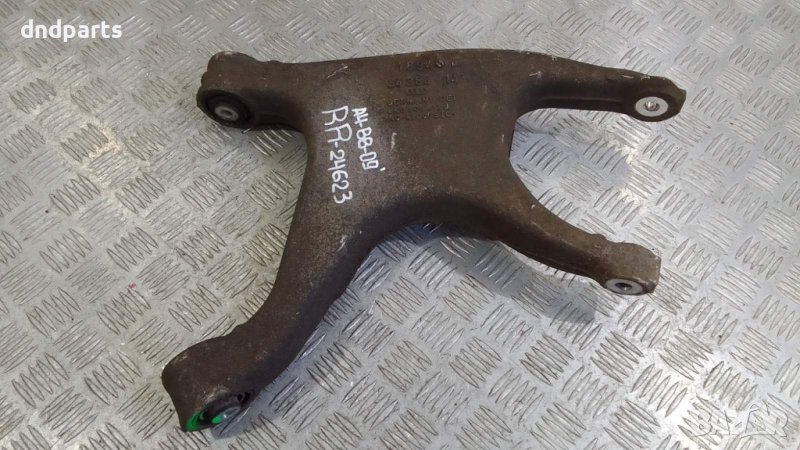 Носач Audi A4 B8 2.0TDI 2009г.(заден десен)	, снимка 1