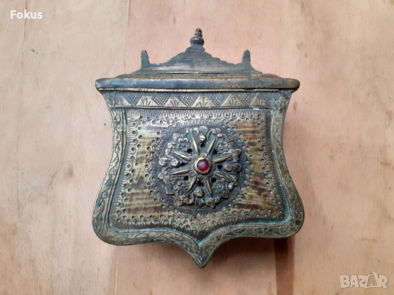 Стара възрожденска паласка фишекчийница барутница бронз, снимка 1