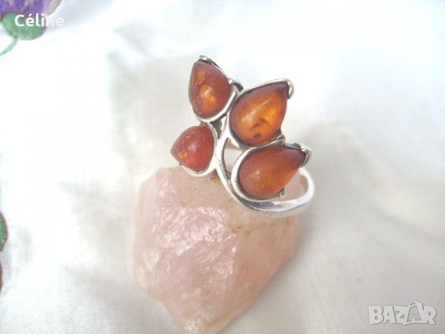 Нежен Сребърен Пръстен с Четири Кехлибари