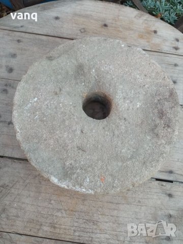 Старинен каменен диск,колело от ръчна мелница, снимка 1 - Антикварни и старинни предмети - 34881122