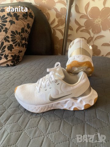 Nike дамски маратонки, снимка 3 - Маратонки - 42427800