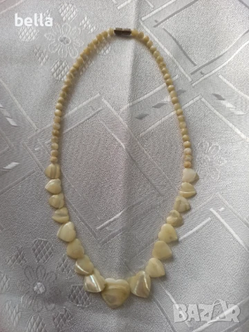 Стилно и елегантно седефено колие сърца с различна форма,дължина 40 см