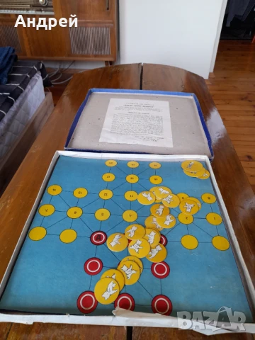 Стара Детска игра Двама срещу 20, снимка 3 - Други ценни предмети - 51171977