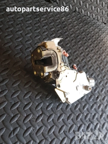 Заключващ механизъм за задна лява врата за Nissan Almera Tino (2002-2007)