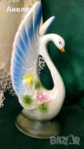 Лебед цветен висок