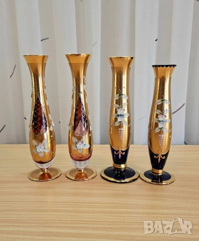 Бохемски стъклени вазички с позлата и ръчно рисувани цветя