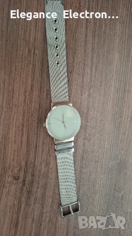 Продавам дамски часовник Avon Gy5LF9 – елегантен модел с камъчета, снимка 5 - Дамски - 51147134