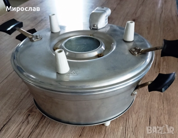 Продава електрическа тенджера от старото време